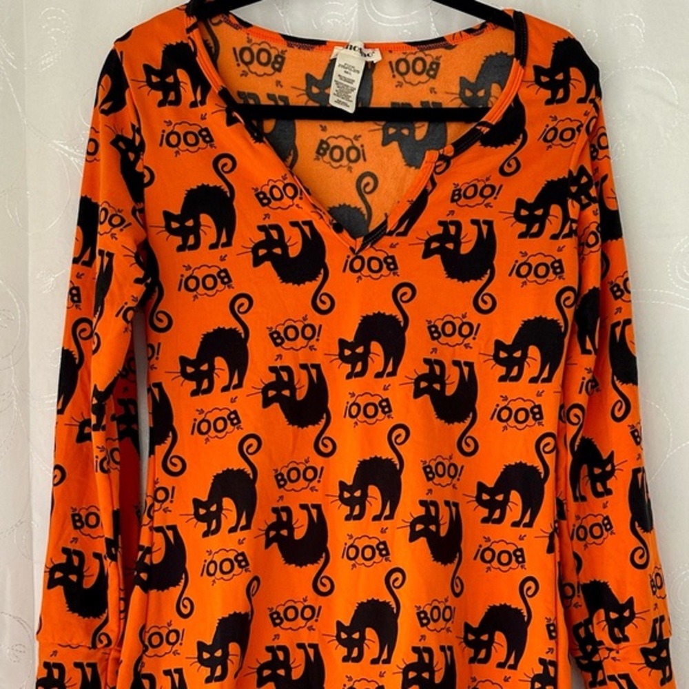 Fashion Nova Orange & Black Halloween PJ’s. Good/Fair condition lightly worn.